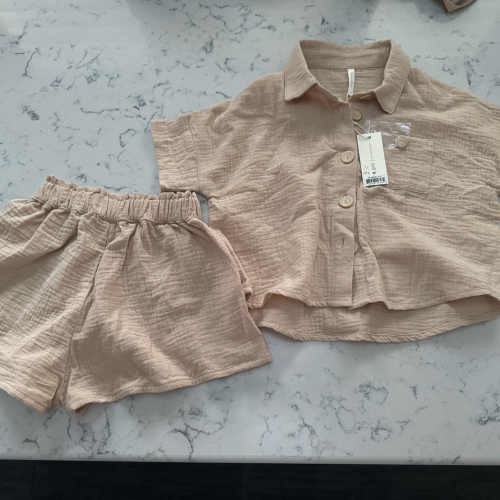 NWT Rylee + Crue 4-5year Kids Beige Button-Up Shirt and Shorts Set